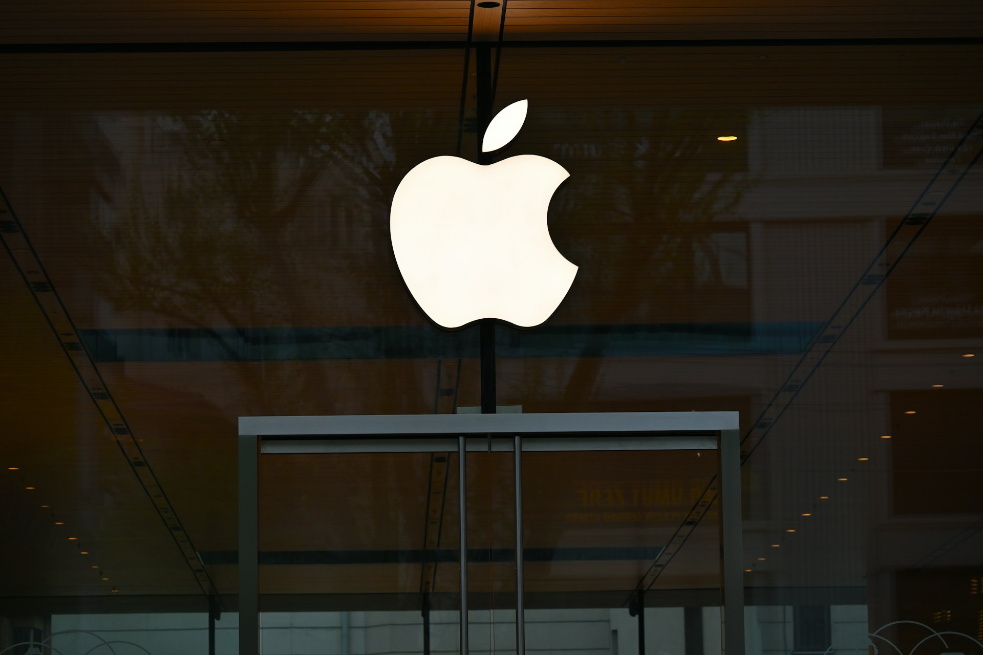 iOS 18.4 Beta: Apple permite mais apps de terceiros como padrão