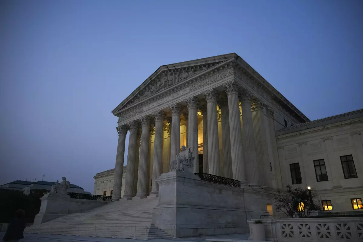 A Suprema Corte defende a cidadania por primogenitura segundo a Constituição – Houston Public Media
