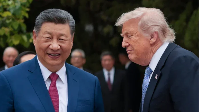 “Ombros inclinados, sorriso fraco”… O que a linguagem corporal de Trump indicou em seu encontro com Jinping?