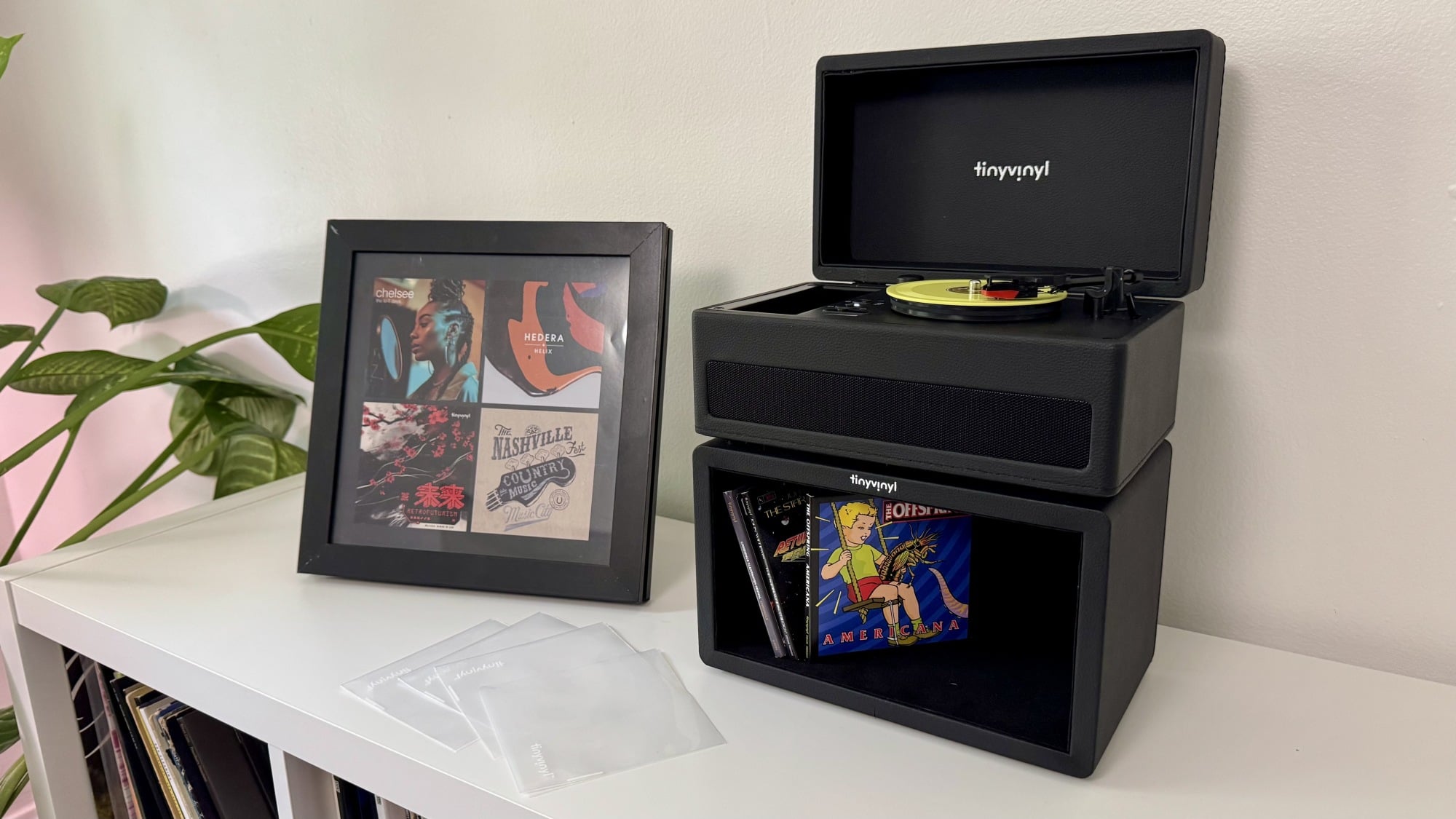 Tiny Vinyl revela minúsculo toca-discos e outros acessórios minúsculos para seus pequenos singles: prático